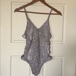 Acacia reversible one piece Sz SMALL